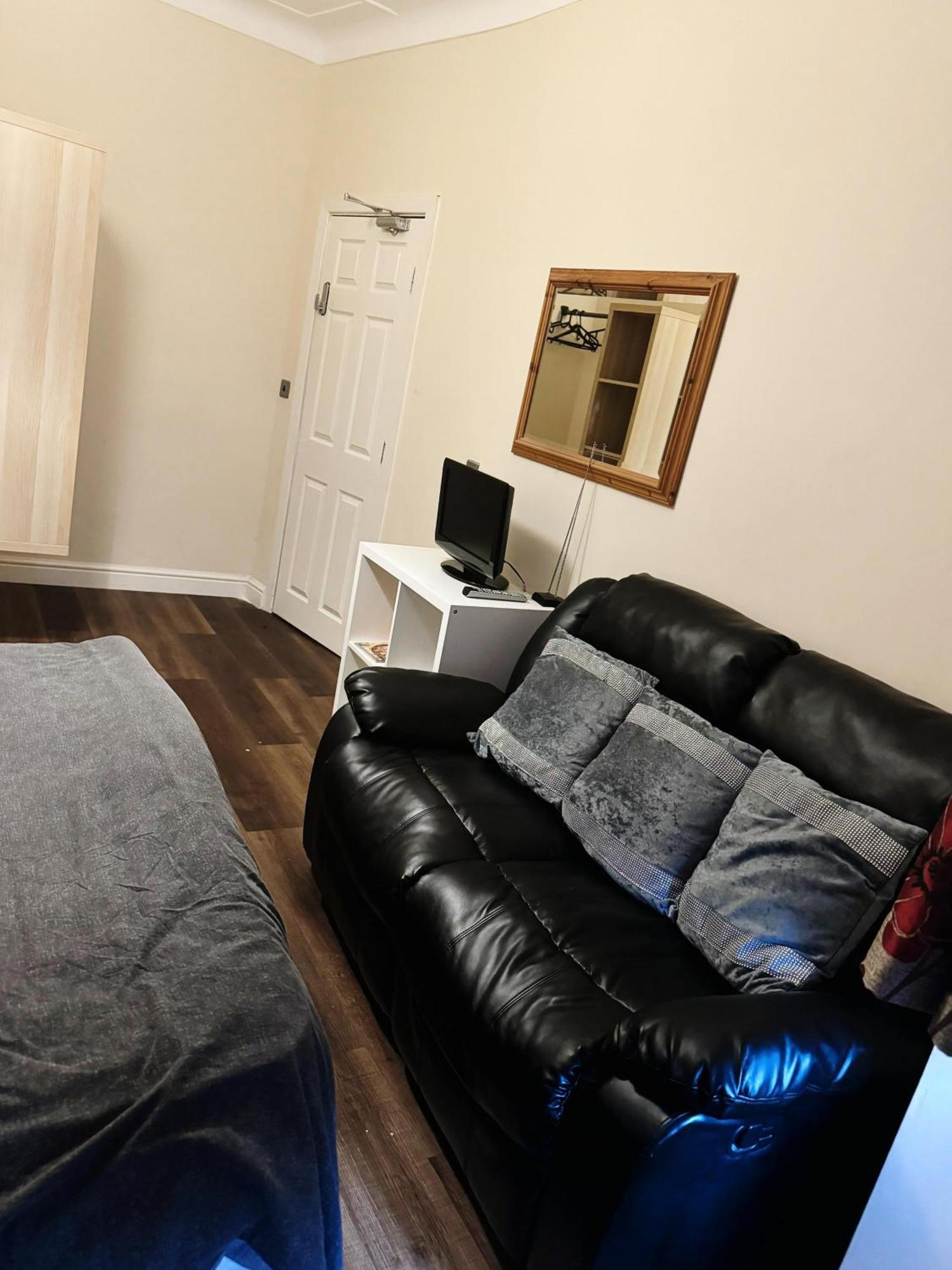 Nice And Pleasant Thornton Heath Екстериор снимка