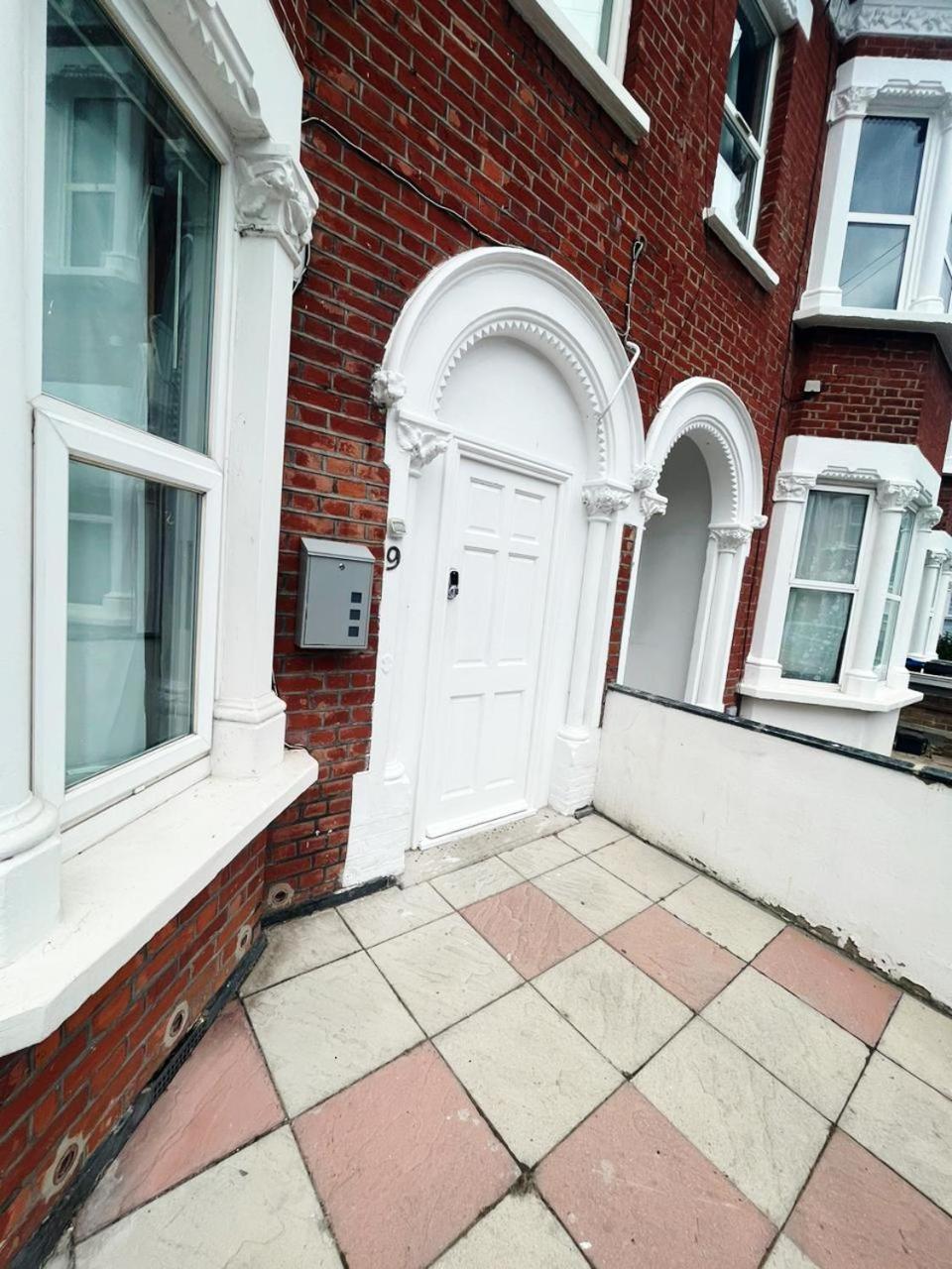 Nice And Pleasant Thornton Heath Екстериор снимка