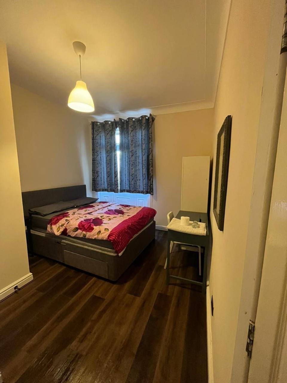 Nice And Pleasant Thornton Heath Екстериор снимка